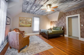 Ross & Ashley's Retreat (117 Marion St, #4)